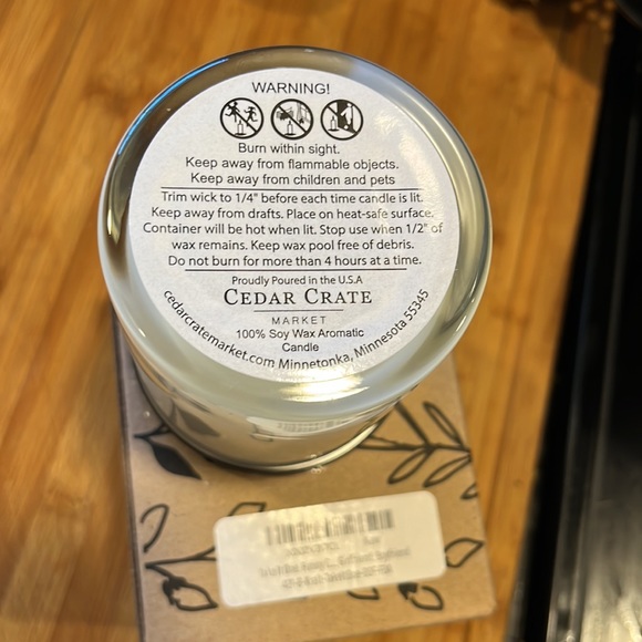 Cedar Crate Market premium soy candle - Picture 4 of 5